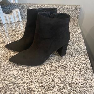 Qupid Black booties